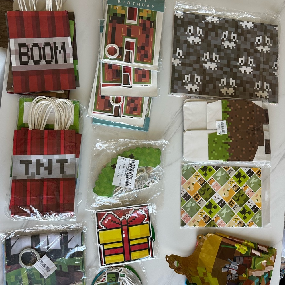 Minecraft Themed Party Supplies Set